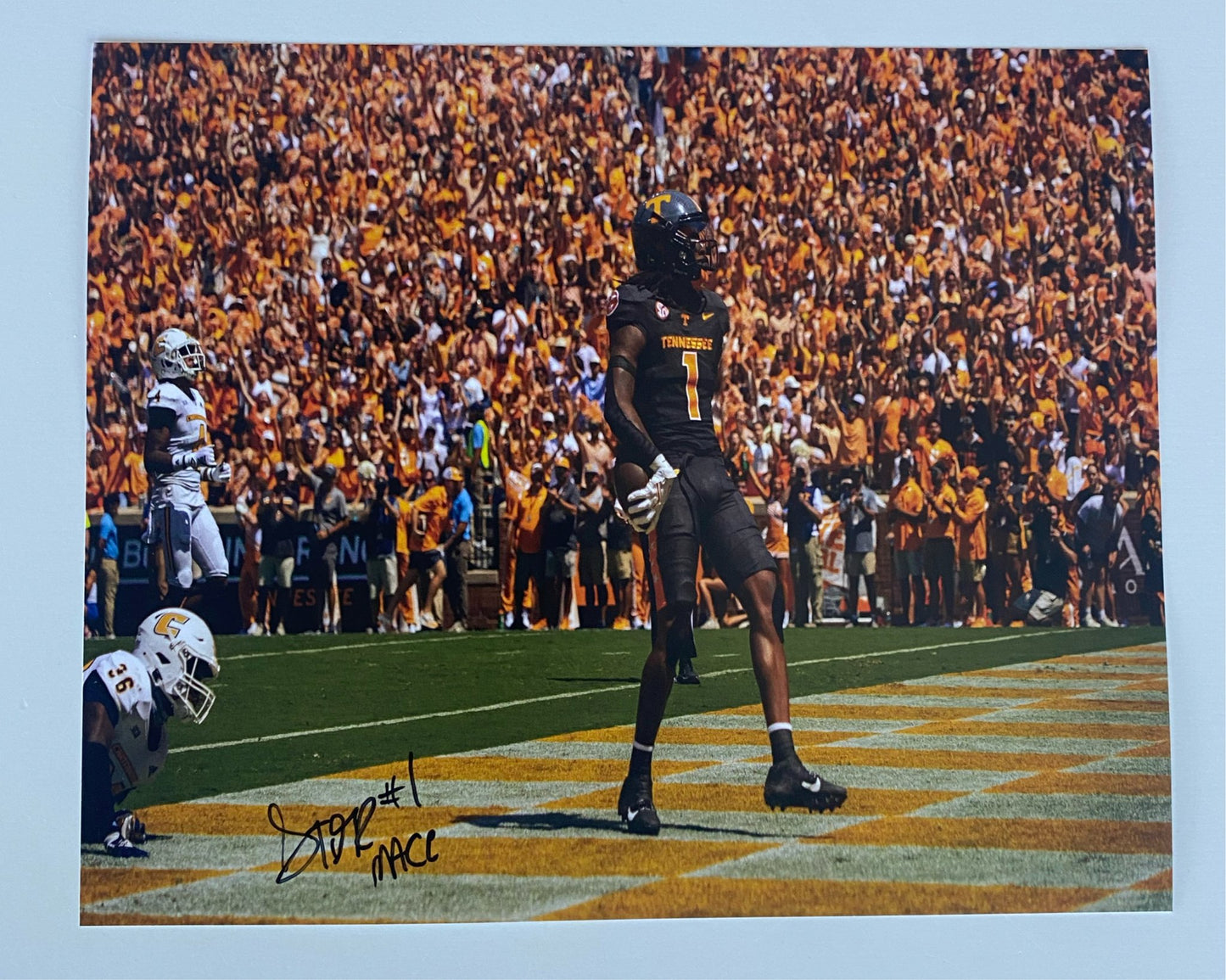 Dont'e Thornton Jr. Autographed 8x10 - The Volunteer Club