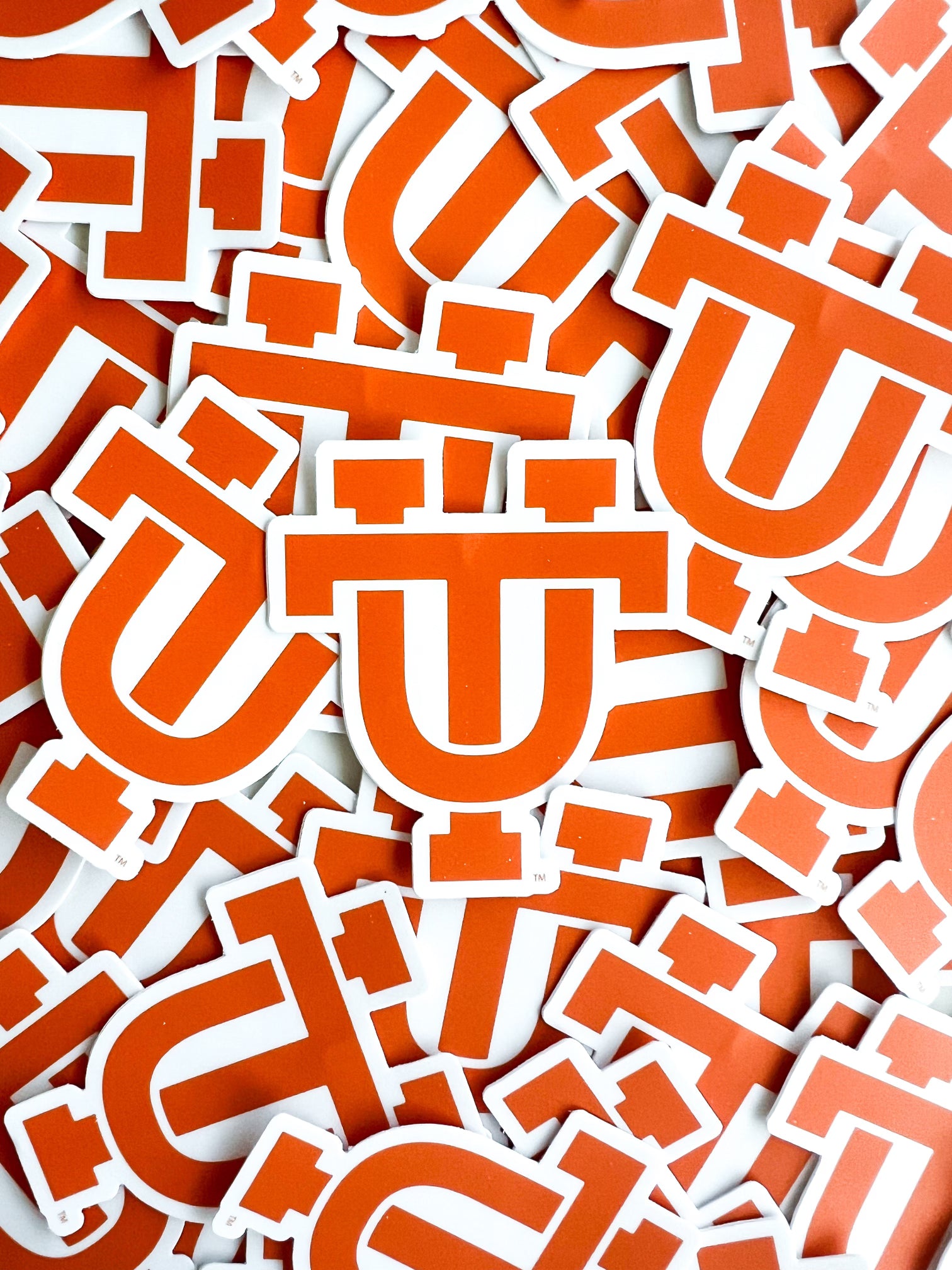 Interlocking UT Sticker โ The Volunteer Club