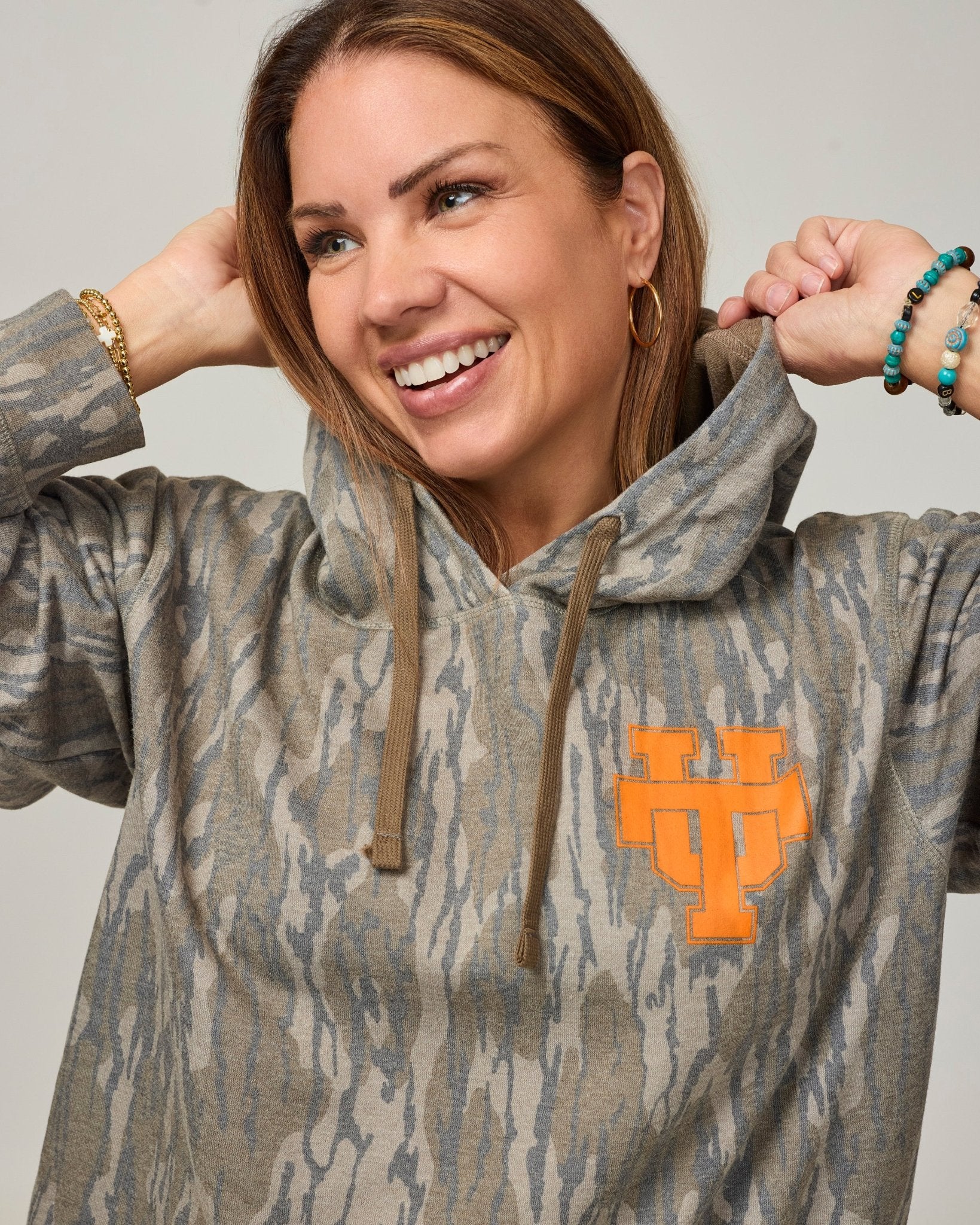 Mossy Oak Retro Interlocking UT hoodie - The Volunteer Club