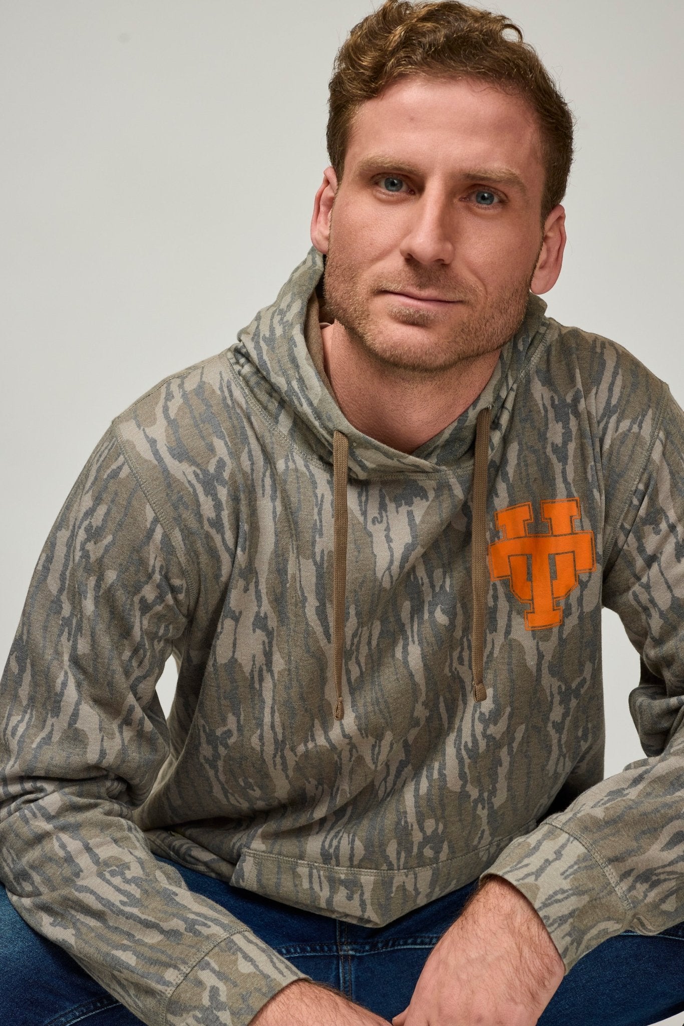 Mossy Oak Retro Interlocking UT hoodie - The Volunteer Club