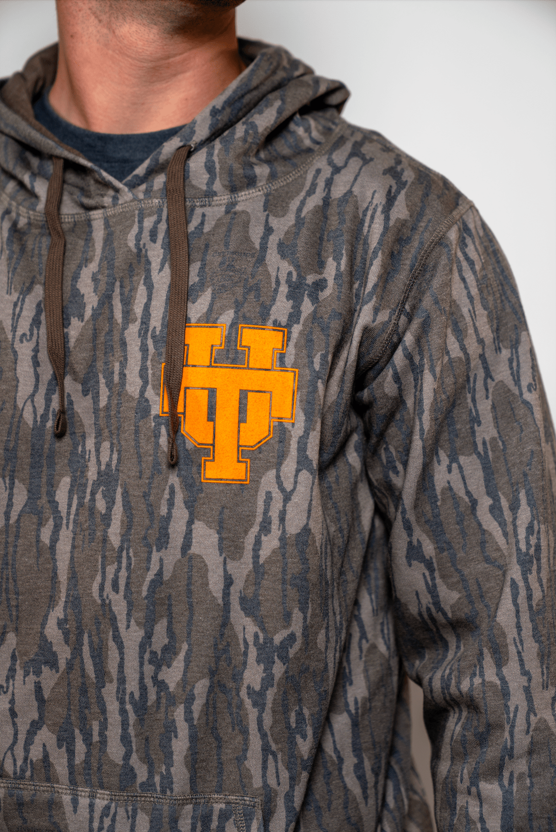 Mossy Oak x Volunteer Club Retro Interlocking UT hoodie - The Volunteer Club